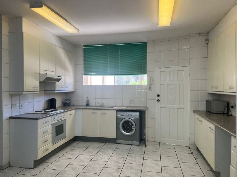 To Let 1 Bedroom Property for Rent in Sandhurst Gauteng