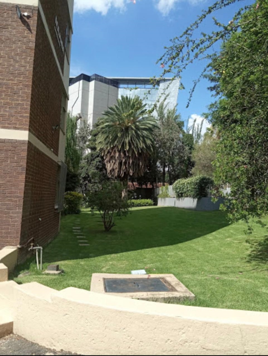 To Let 1 Bedroom Property for Rent in Sandhurst Gauteng