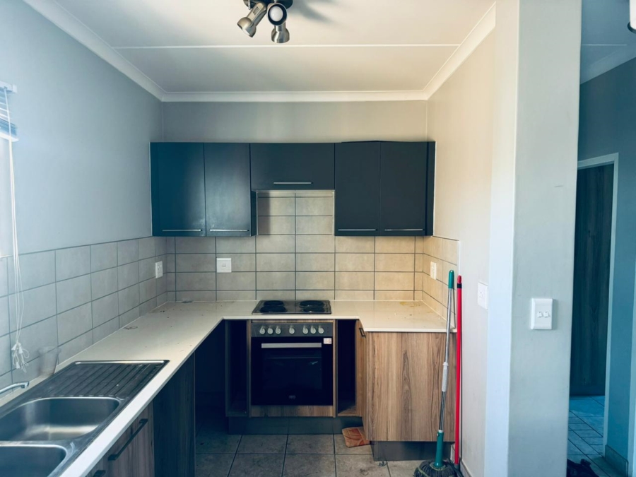 To Let 2 Bedroom Property for Rent in Noordwyk Gauteng