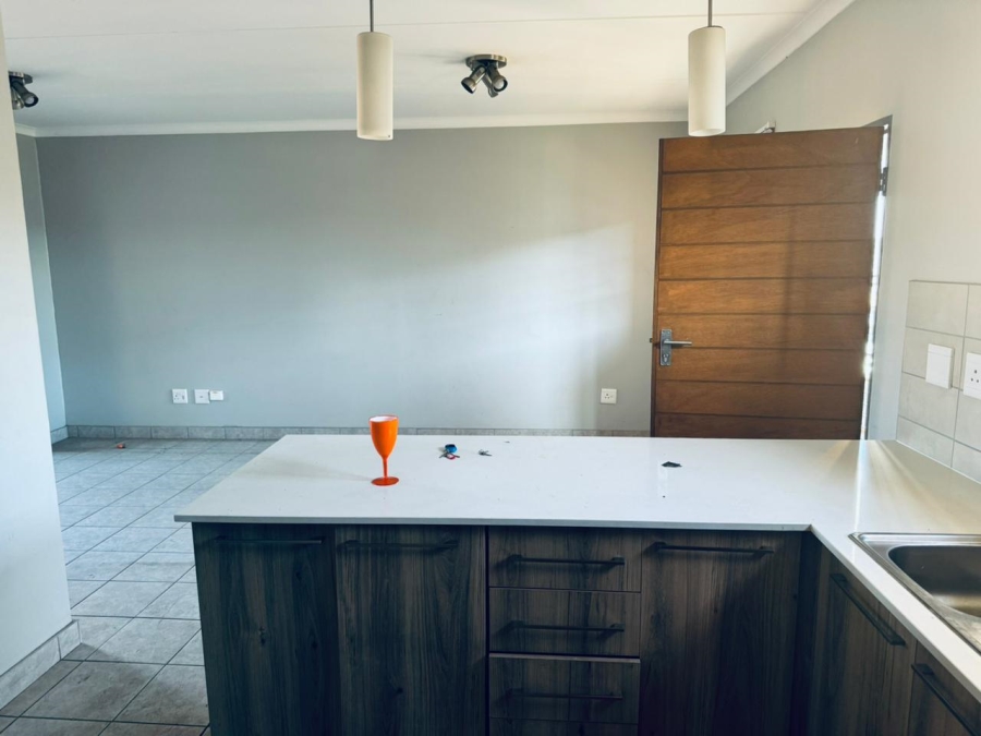 To Let 2 Bedroom Property for Rent in Noordwyk Gauteng