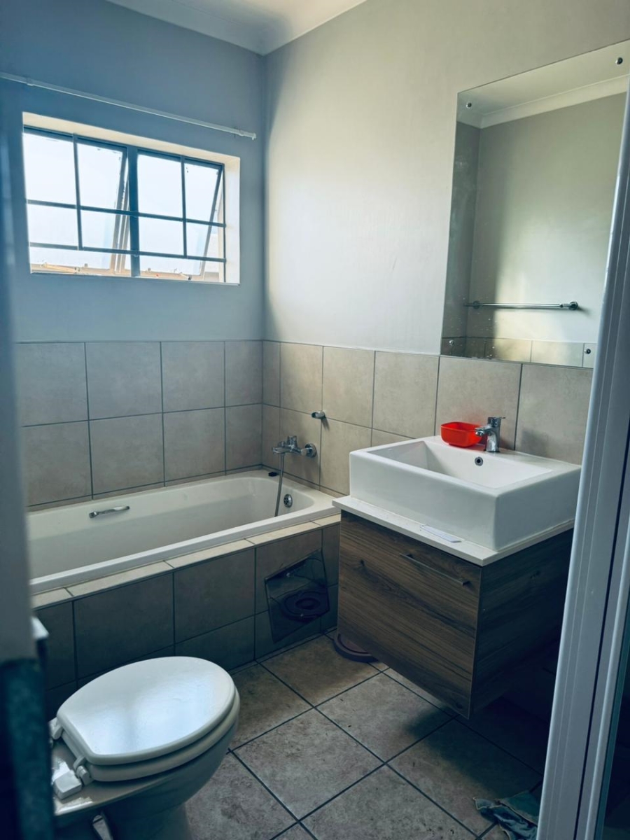 To Let 2 Bedroom Property for Rent in Noordwyk Gauteng