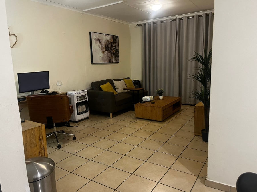 To Let 2 Bedroom Property for Rent in Grand Central Gauteng