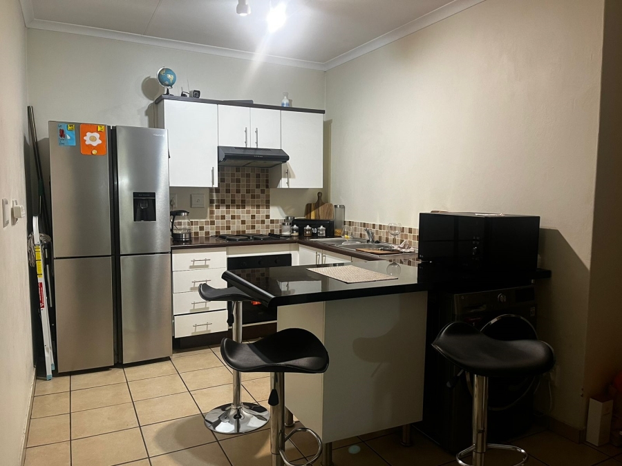 To Let 2 Bedroom Property for Rent in Grand Central Gauteng