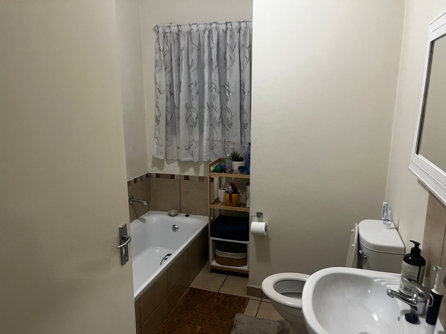 To Let 2 Bedroom Property for Rent in Grand Central Gauteng