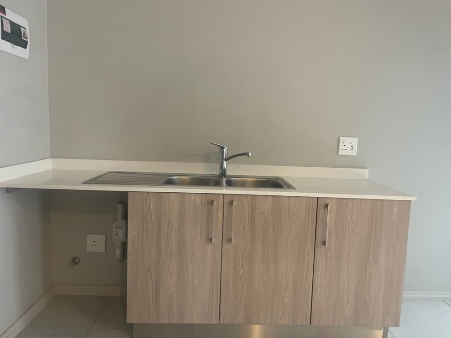 To Let 1 Bedroom Property for Rent in Noordwyk Gauteng