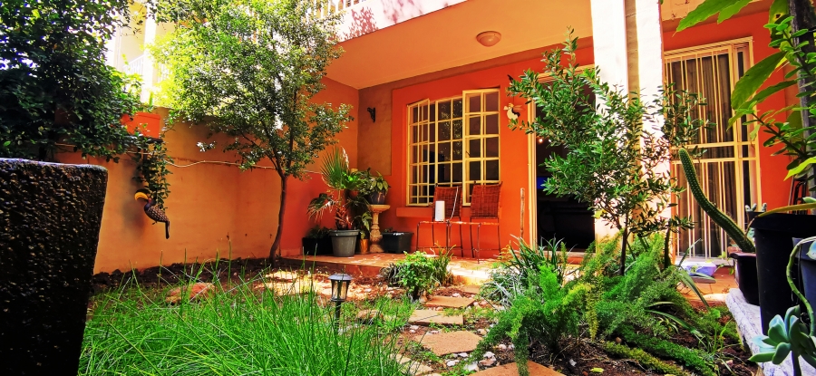 To Let 2 Bedroom Property for Rent in Broadacres Gauteng