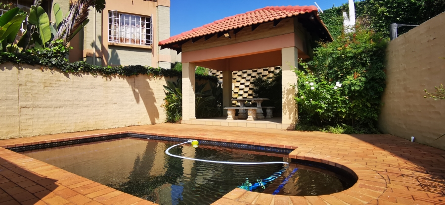 To Let 2 Bedroom Property for Rent in Broadacres Gauteng