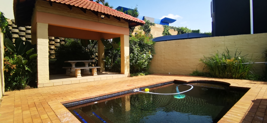 To Let 2 Bedroom Property for Rent in Broadacres Gauteng