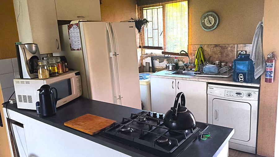 2 Bedroom Property for Sale in Glen Marais Gauteng