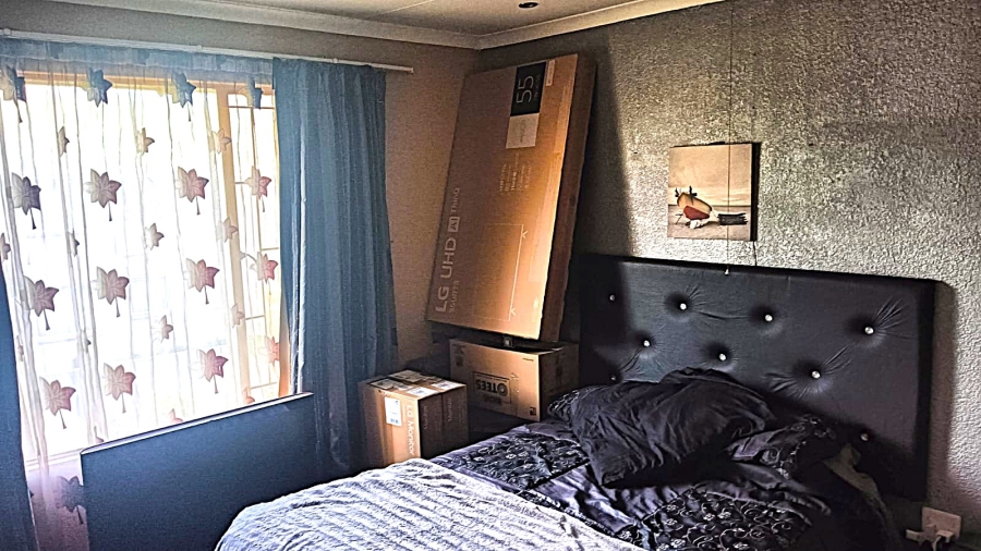 2 Bedroom Property for Sale in Glen Marais Gauteng