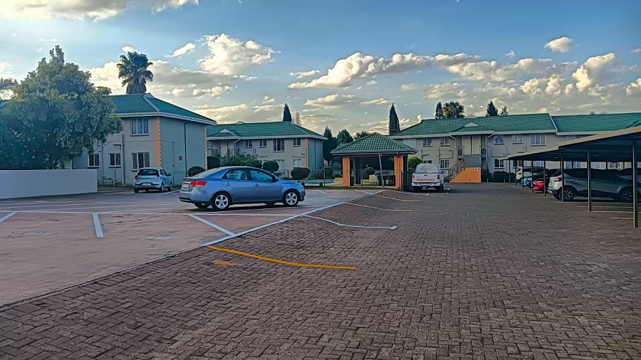 2 Bedroom Property for Sale in Glen Marais Gauteng