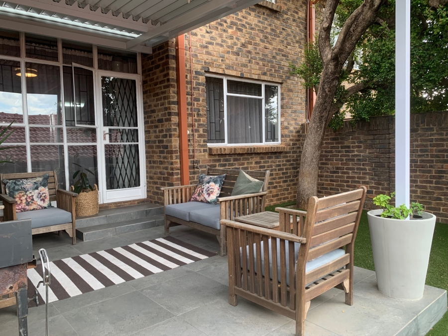 3 Bedroom Property for Sale in Garsfontein Gauteng