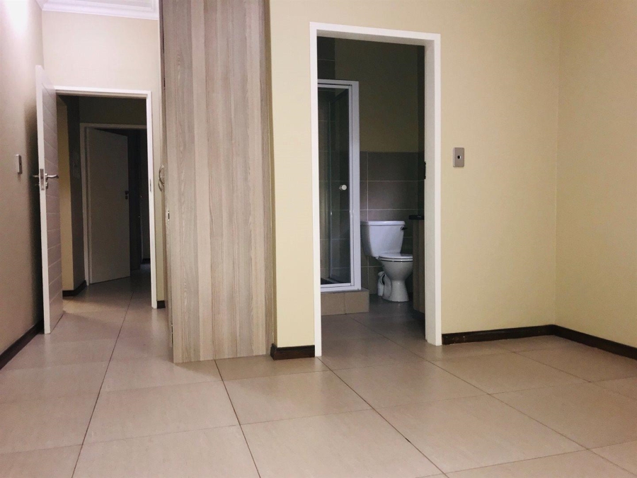 2 Bedroom Property for Sale in Three Rivers Proper Gauteng