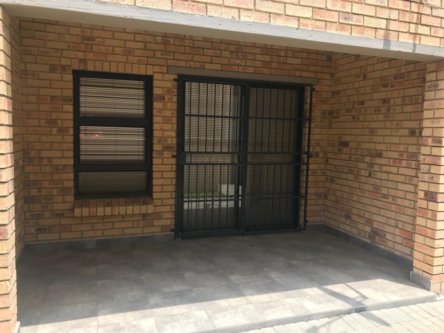 2 Bedroom Property for Sale in Three Rivers Proper Gauteng