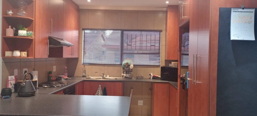 2 Bedroom Property for Sale in Three Rivers Proper Gauteng