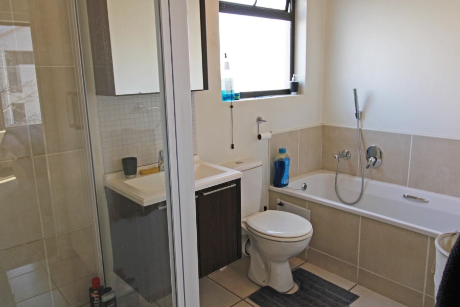 1 Bedroom Property for Sale in Bryanston Gauteng