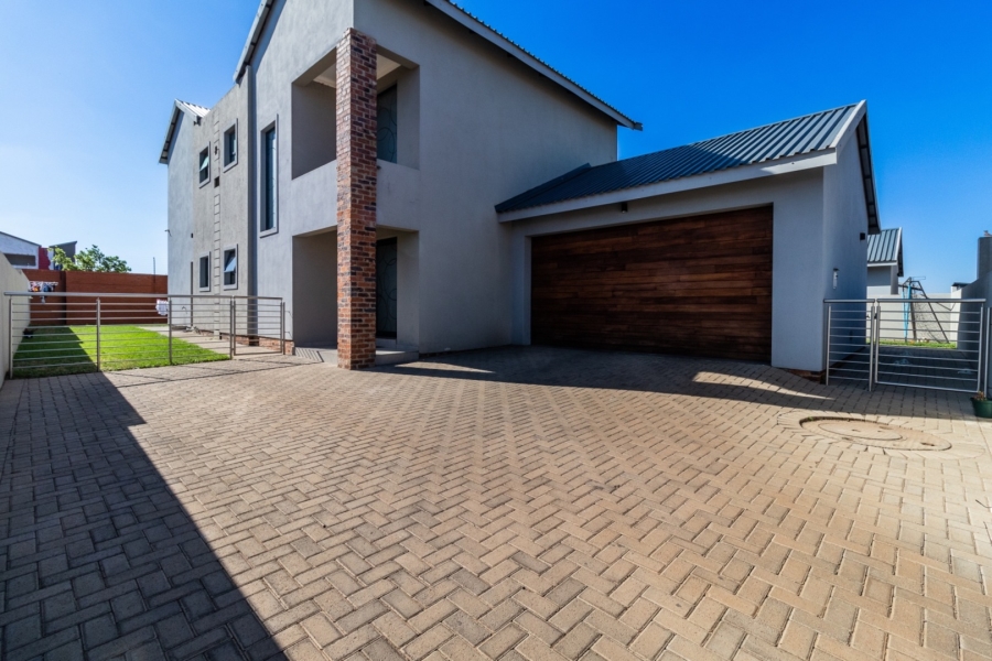 4 Bedroom Property for Sale in Swallow Hills Lifestyle Estate Gauteng