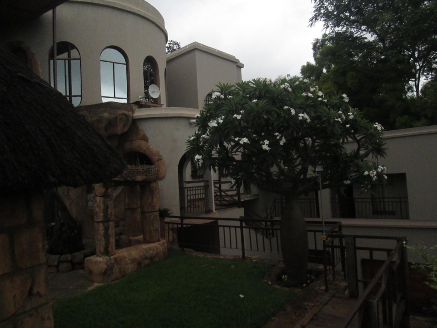 8 Bedroom Property for Sale in Florauna Gauteng