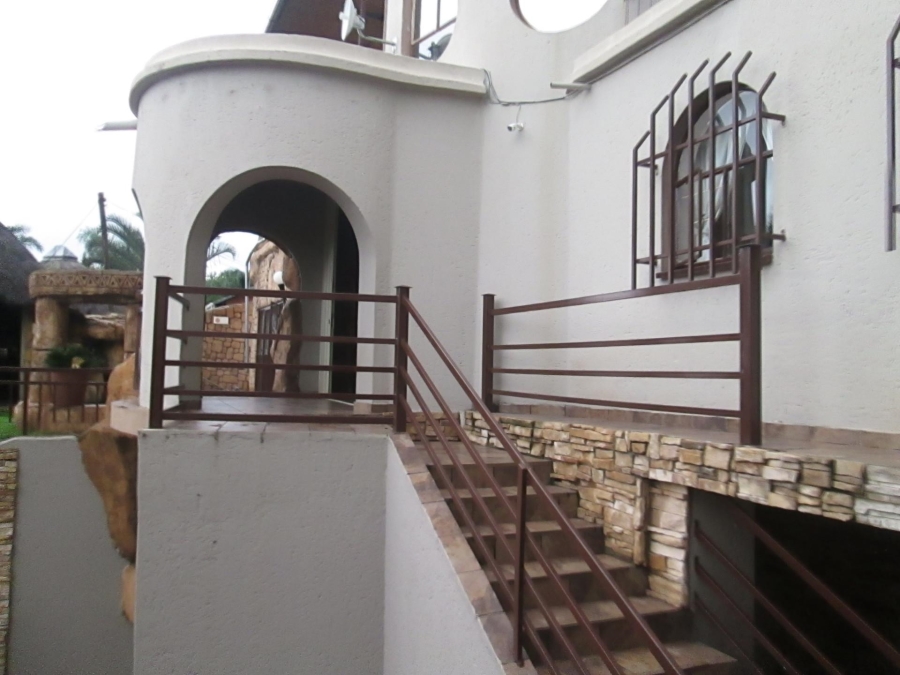 8 Bedroom Property for Sale in Florauna Gauteng