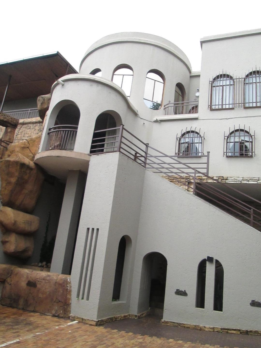 8 Bedroom Property for Sale in Florauna Gauteng