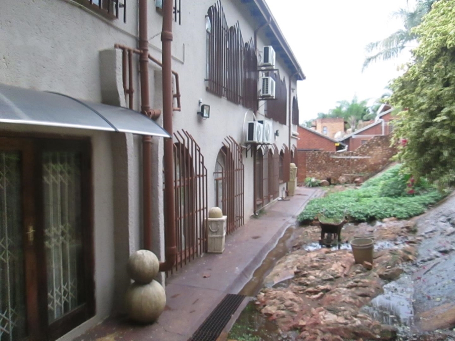 8 Bedroom Property for Sale in Florauna Gauteng