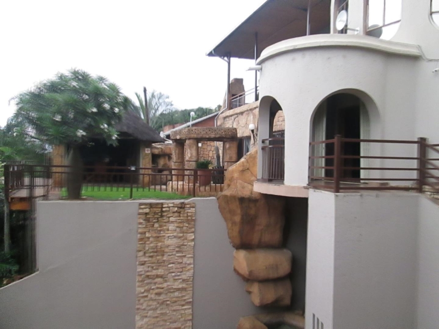 8 Bedroom Property for Sale in Florauna Gauteng