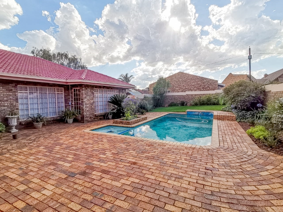 5 Bedroom Property for Sale in Bartlett Gauteng