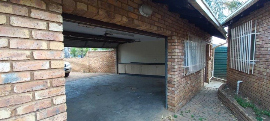 5 Bedroom Property for Sale in Sunward Park Gauteng