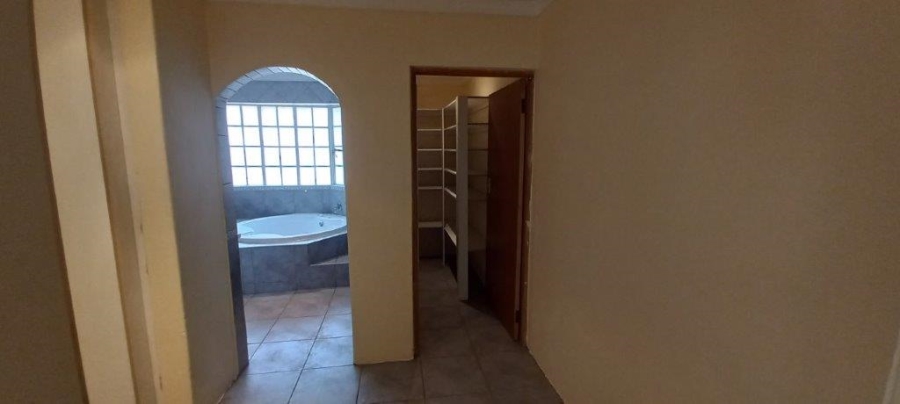 5 Bedroom Property for Sale in Sunward Park Gauteng