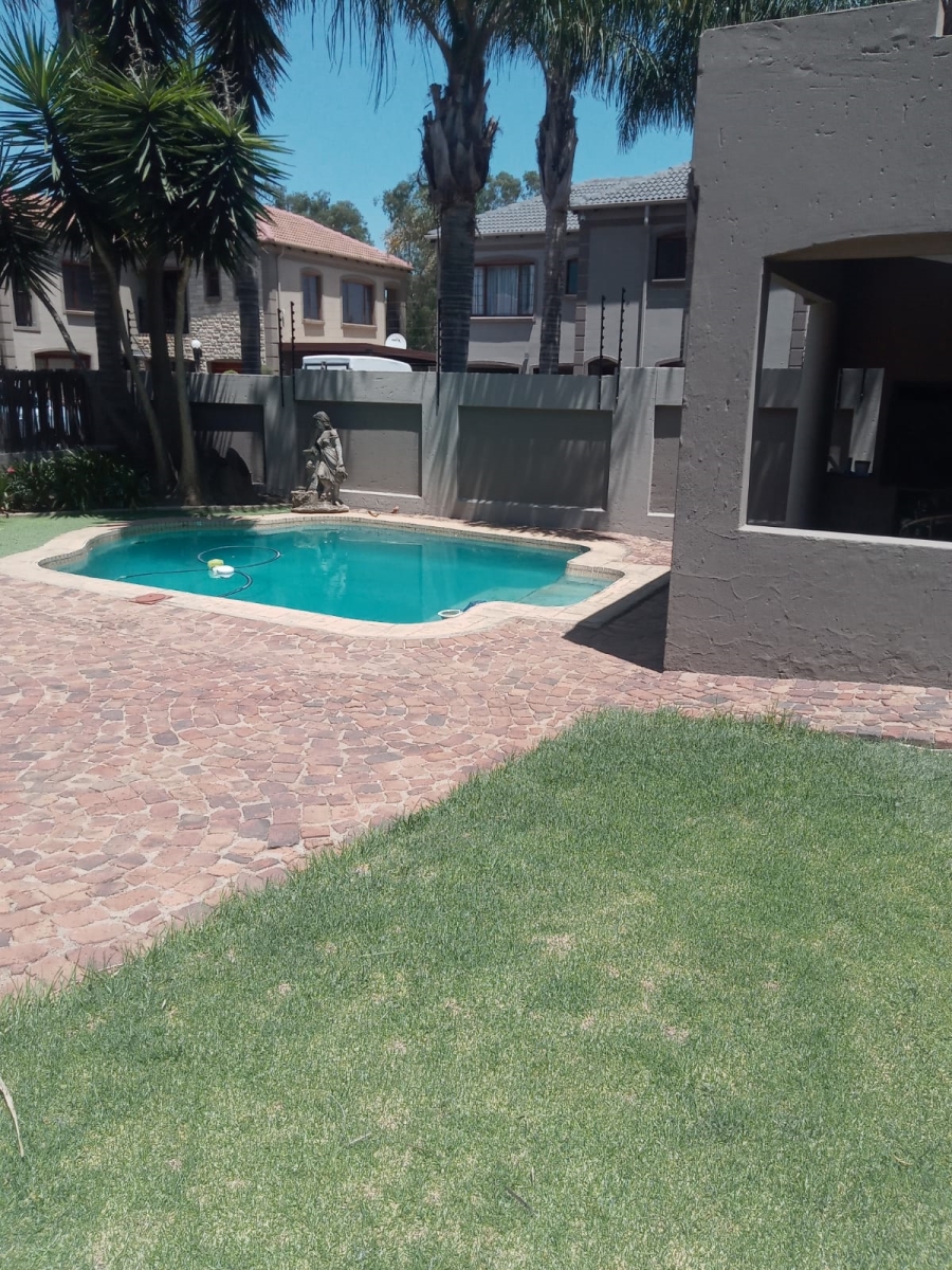 4 Bedroom Property for Sale in Selcourt Gauteng