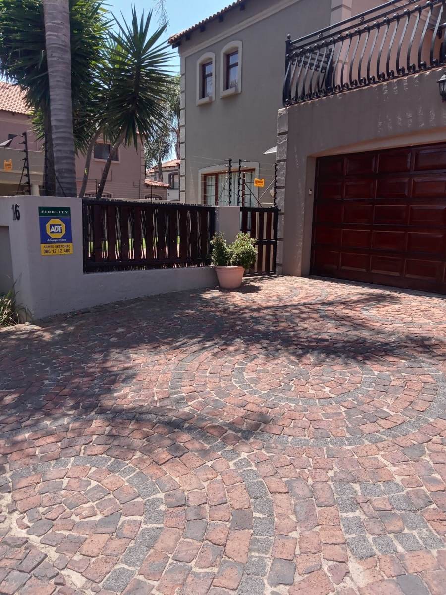 4 Bedroom Property for Sale in Selcourt Gauteng