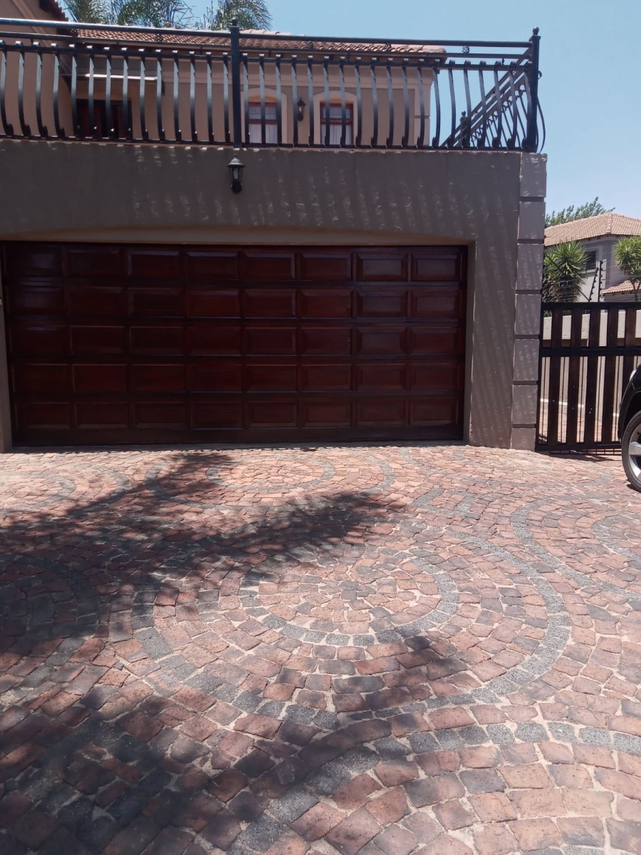 4 Bedroom Property for Sale in Selcourt Gauteng