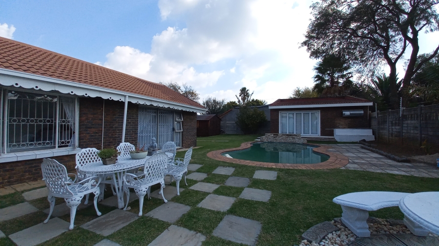 4 Bedroom Property for Sale in Sunward Park Gauteng