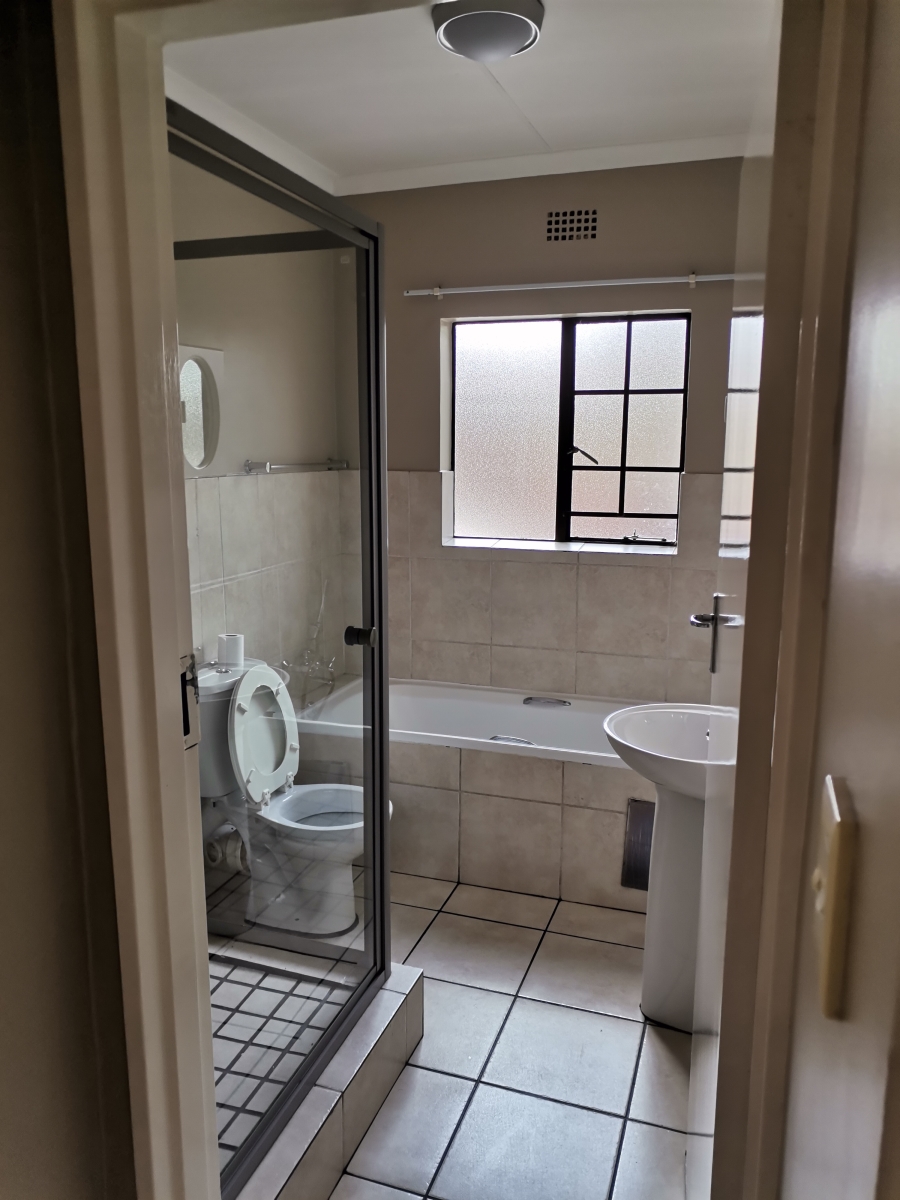 3 Bedroom Property for Sale in Sonneveld Gauteng