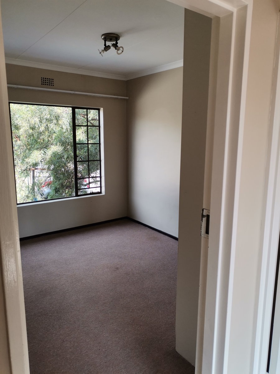 3 Bedroom Property for Sale in Sonneveld Gauteng