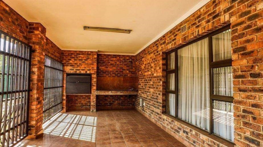 3 Bedroom Property for Sale in Sonneveld Gauteng