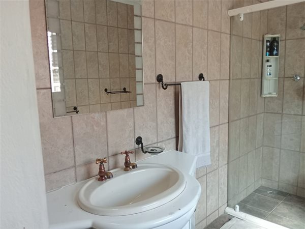 3 Bedroom Property for Sale in Glen Marais Gauteng