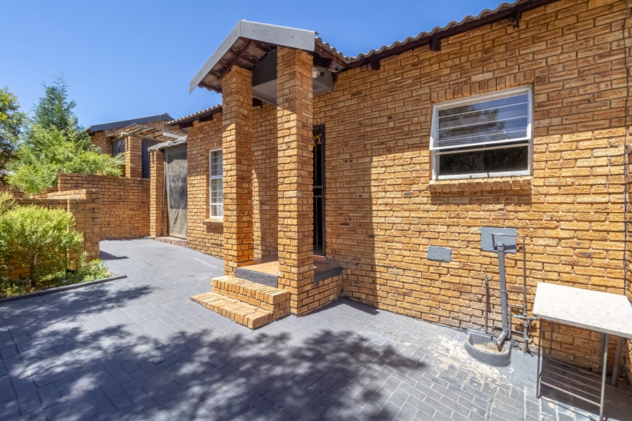 To Let 3 Bedroom Property for Rent in Honeypark Gauteng