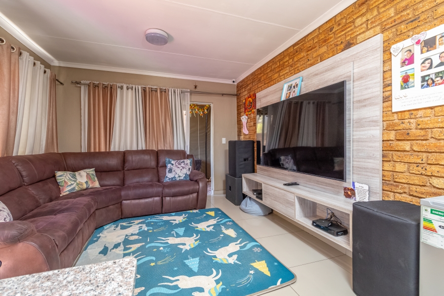 To Let 3 Bedroom Property for Rent in Honeypark Gauteng