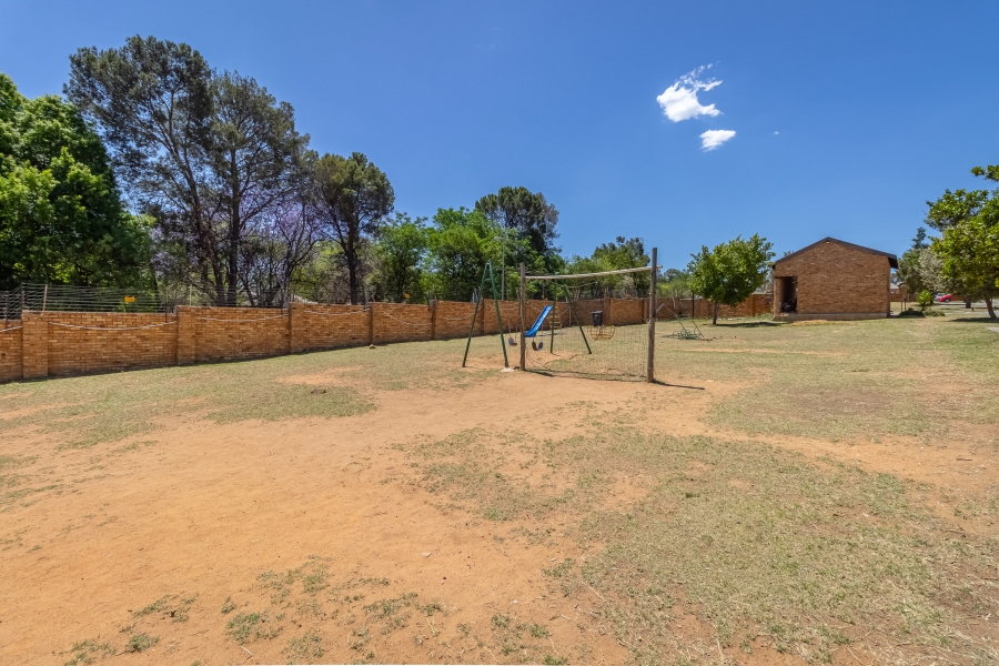 To Let 3 Bedroom Property for Rent in Honeypark Gauteng