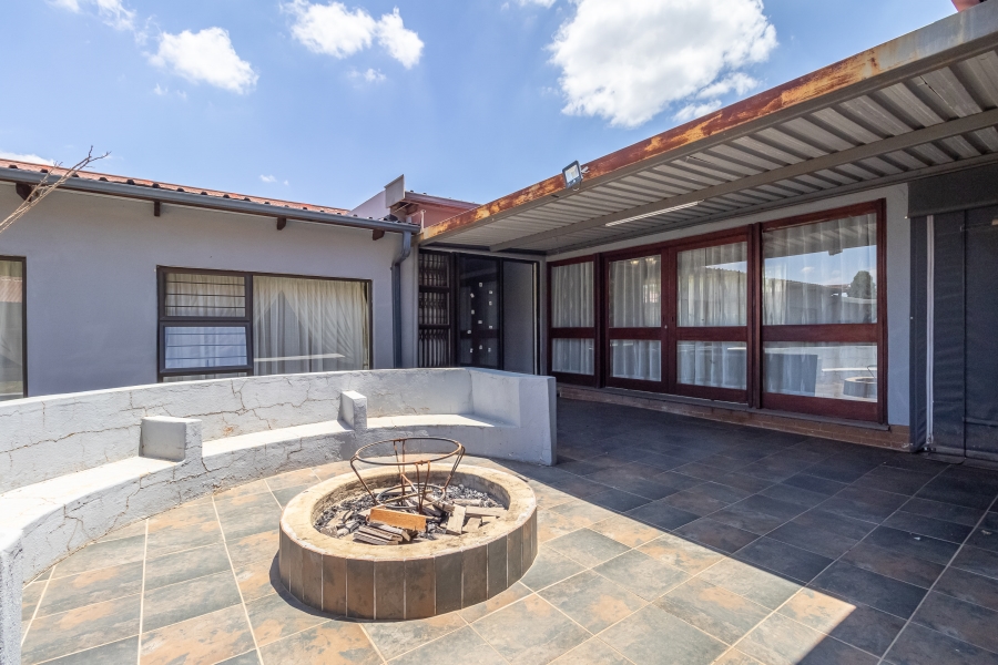 5 Bedroom Property for Sale in Valhalla Gauteng