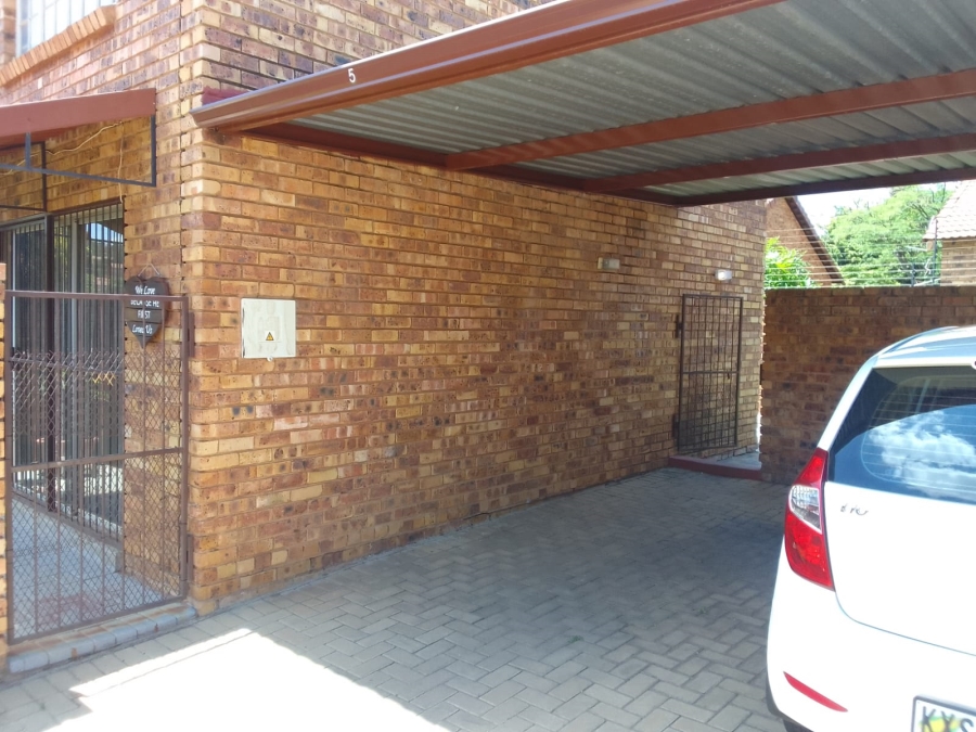 2 Bedroom Property for Sale in Wilgeheuwel Gauteng