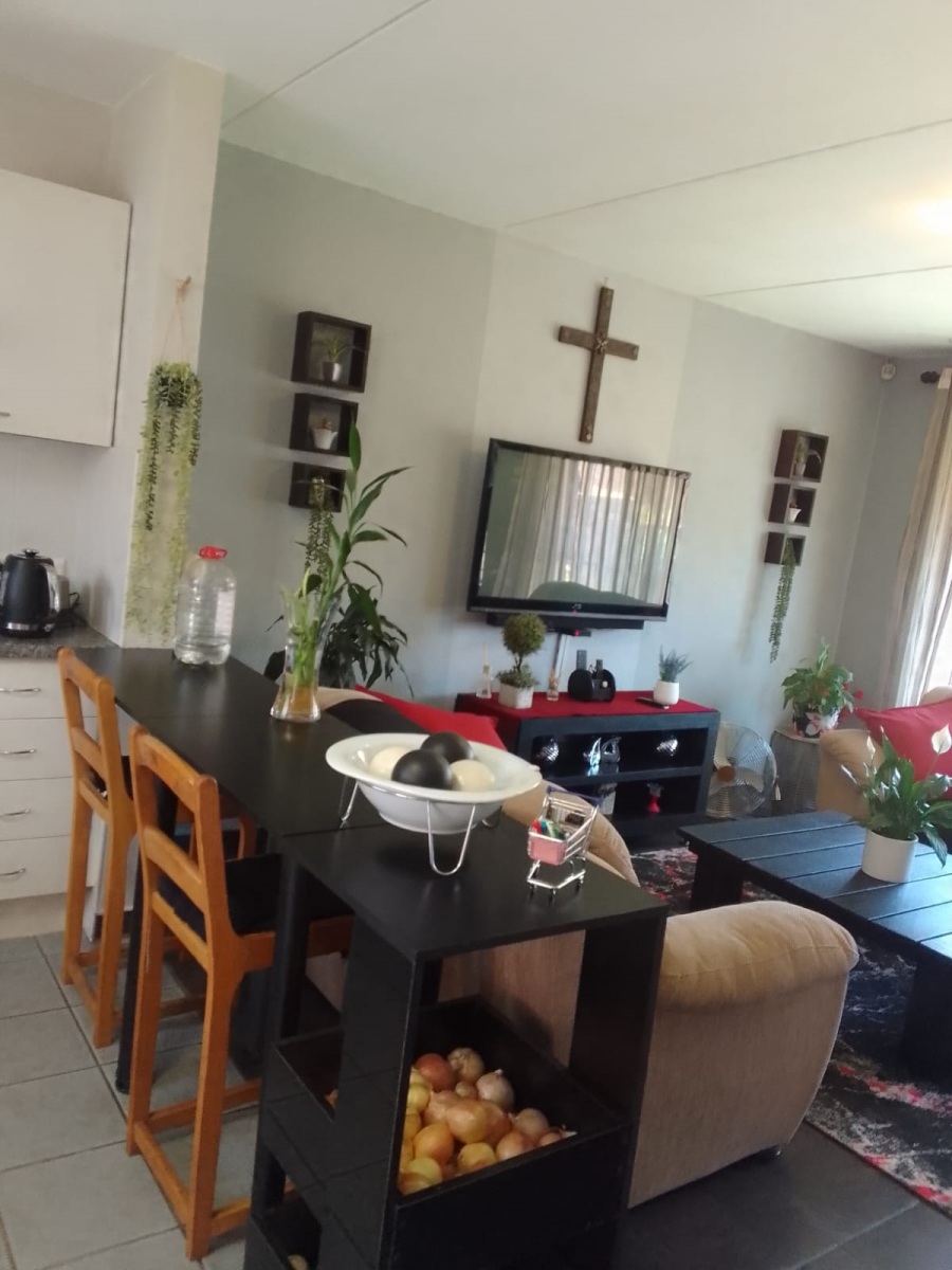 2 Bedroom Property for Sale in Wilgeheuwel Gauteng