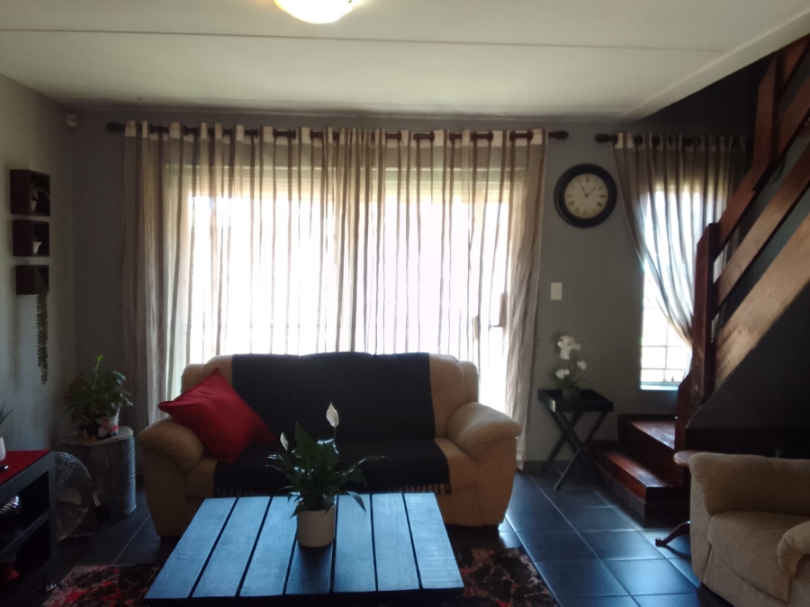 2 Bedroom Property for Sale in Wilgeheuwel Gauteng