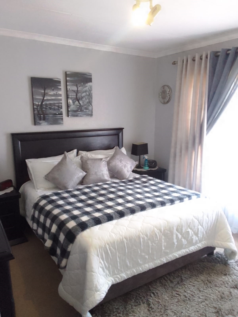 2 Bedroom Property for Sale in Wilgeheuwel Gauteng