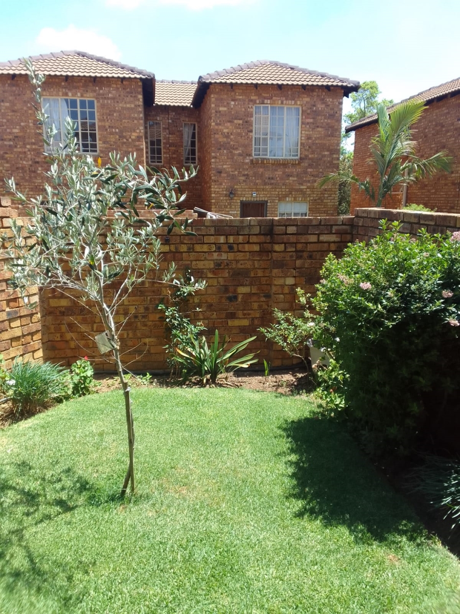 2 Bedroom Property for Sale in Wilgeheuwel Gauteng