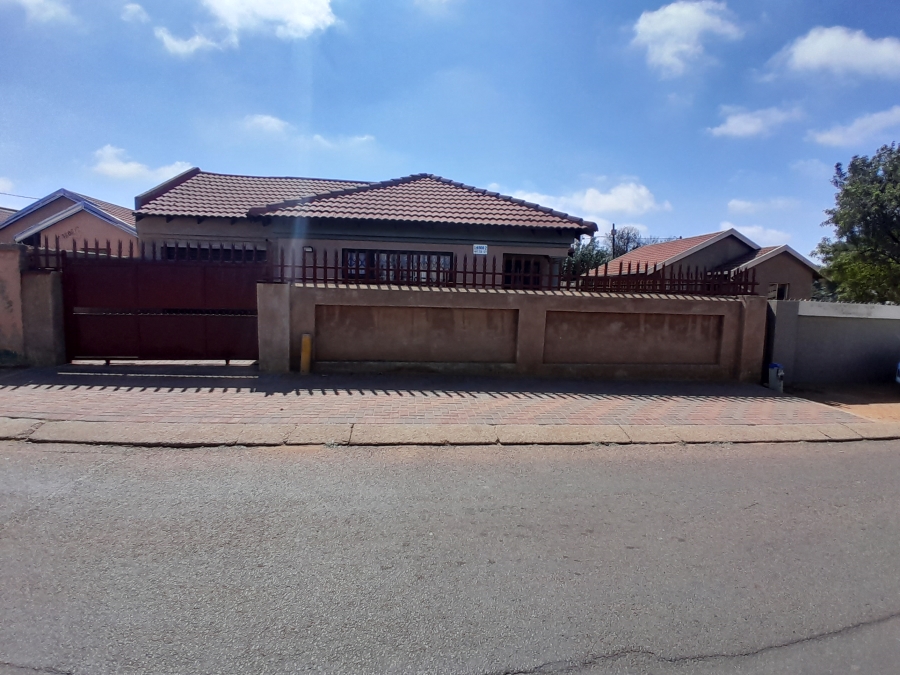 3 Bedroom Property for Sale in Kagiso Gauteng