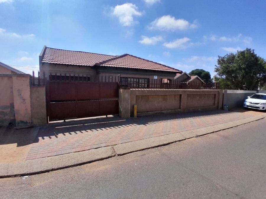 3 Bedroom Property for Sale in Kagiso Gauteng