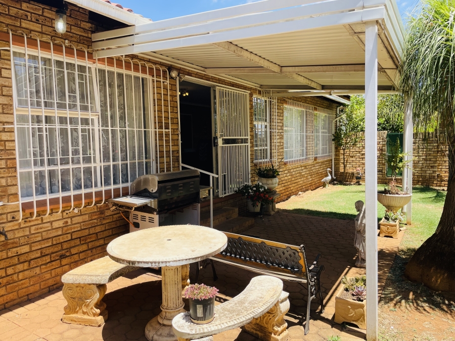 3 Bedroom Property for Sale in Noordheuwel Gauteng