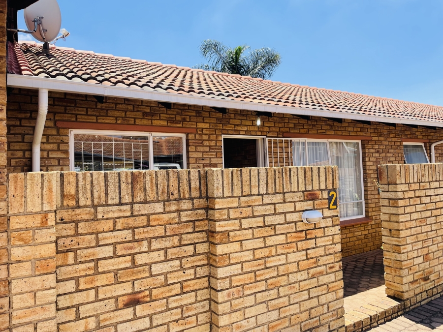 3 Bedroom Property for Sale in Noordheuwel Gauteng